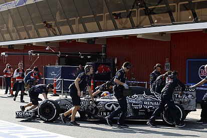 A Red Bull különösen óvja az autóját: NO PHOTO PLEASE!