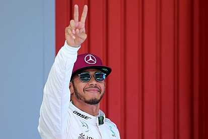 GP Spanyol: Hamilton mengalahkan Rosberg untuk pole ketika Ferrari mengalami kesulitan
