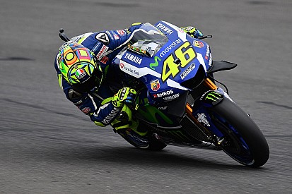 EL1 - Rossi premier leader, Iannone examiné après une chute