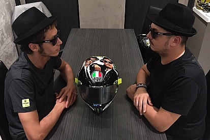 Galeria: inspirado em filme, Rossi revela capacete especial