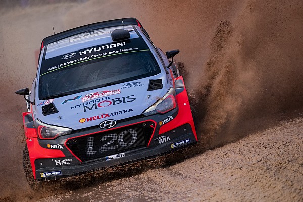 WRC Italia: Neuville tetap unggul di depan Latvala, Paddon tersingkir