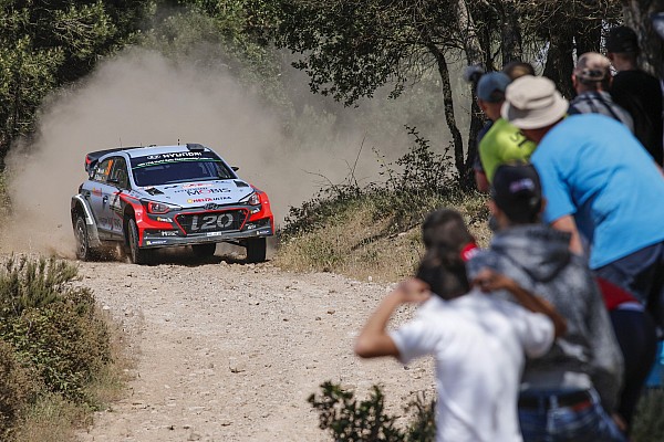 WRC Italia: Neuville masih memimpin, Latvala mendekat