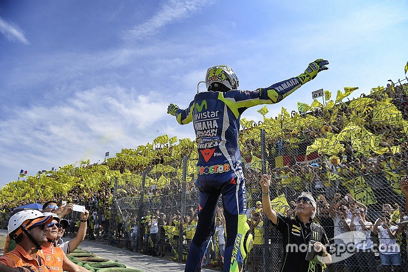 Pedrosa encerra jejum, Rossi no pódio: imagens do domingo