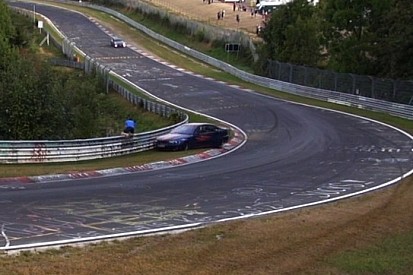Festival de rodadas em Nurburgring quase mata participante