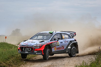 Hyundai Motorsport menuju podium di mana Paddon terus menyerang di Polandia