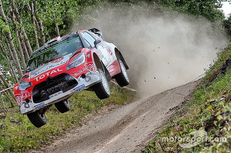 Kris Meeke, Craig Breen, dan Khalid Al-Qassimi bersiap untuk Reli Finlandia
