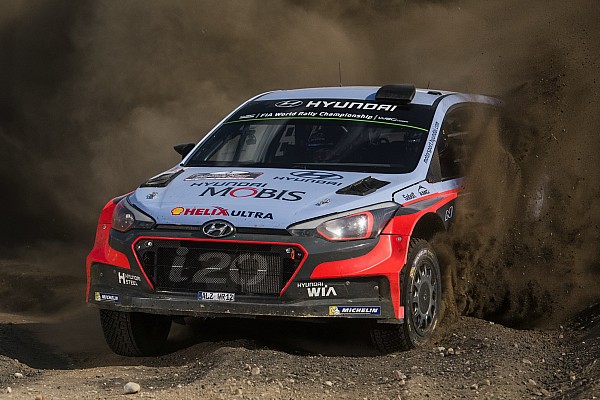 Hyundai Motorsport incar podium di Finlandia