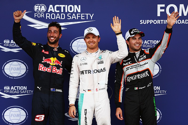 Qualifying top three di parc ferme (Ki ke Ka):Daniel Ricciardo, Red Bull Racing RB12, third; Nico Ro