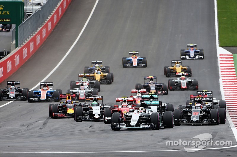 GP Austria: Hamilton juara setelah terlibat insiden dengan Rosberg di lap terakhir