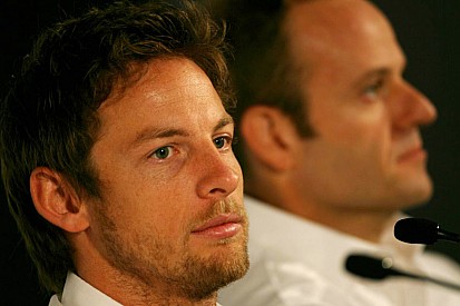 Button “puede volver más fuerte" en 2018, asegura Barrichello