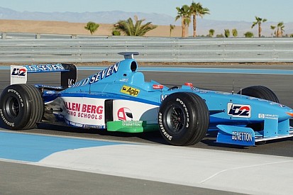 Une Benetton F1 de 1998 aux enchères