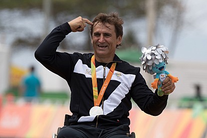 15 años después de su accidente, Zanardi gana medalla de plata en Río