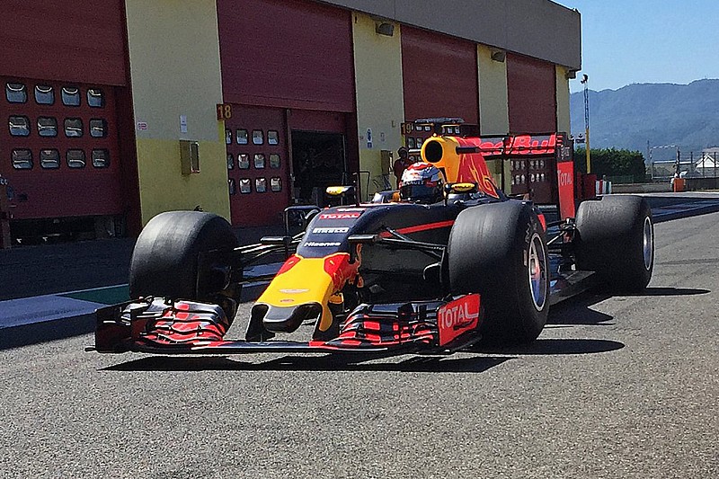 来季F1用ワイドタイヤをテストしたブエミ。「来年のマシンは新人にとって ”恐怖” 」