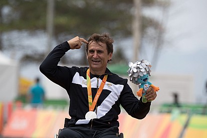 15 años después de su accidente, Zanardi ganó otra medalla en Río
