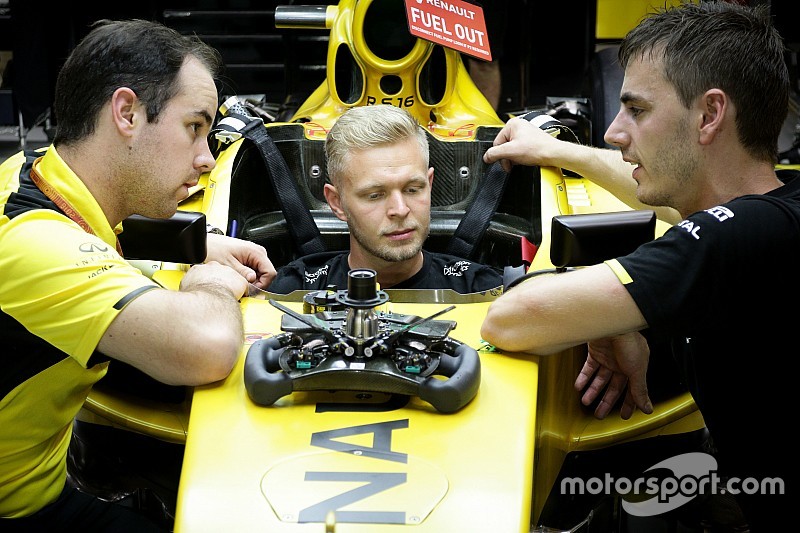 Magnussen niega haber dado un ultimatum a Renault