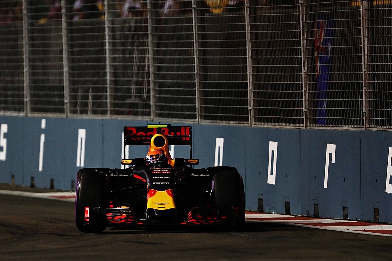 GP Singapura: Verstappen pimpin Red Bull 1-2 di FP1, Rosberg alami insiden