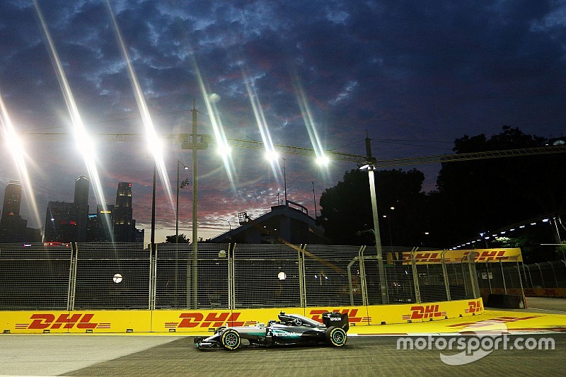 GP Singapura: Rosberg teratas, Hamilton alami masalah di FP2