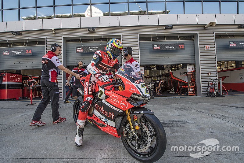 WSBK Lausitzring: Davies pole position, Rea start keenam