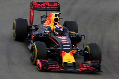 Horner: "Bandengok de enige manier om Mercedes te verslaan"