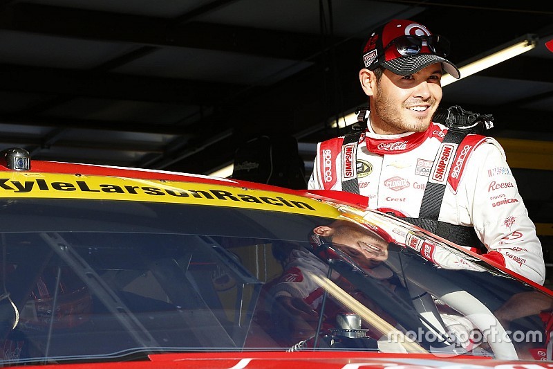 Larson lideró la segunda práctica de la Copa en Chicagoland