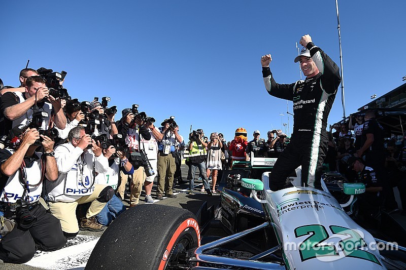 Polesitter Simon Pagenaud, Team Penske Chevrolet