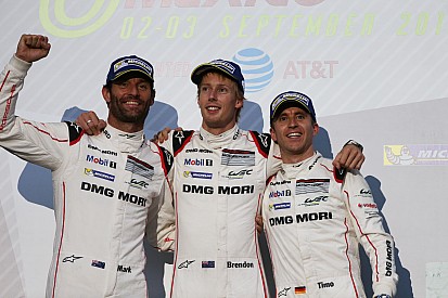 I vincitori in coro:" Questa è davvero la vittoria di tutta la Porsche "