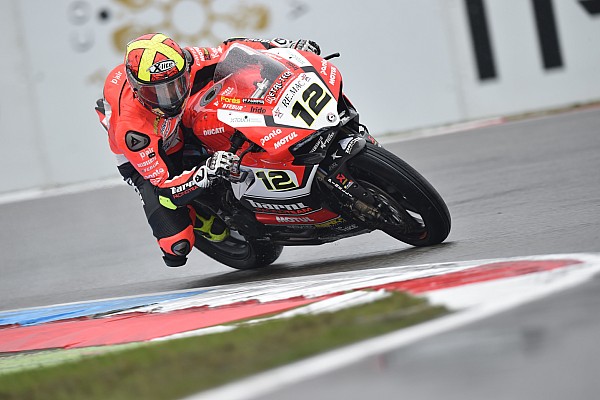 Rea se impone bajo el diluvio en Lausitzring; primer podio para Forés