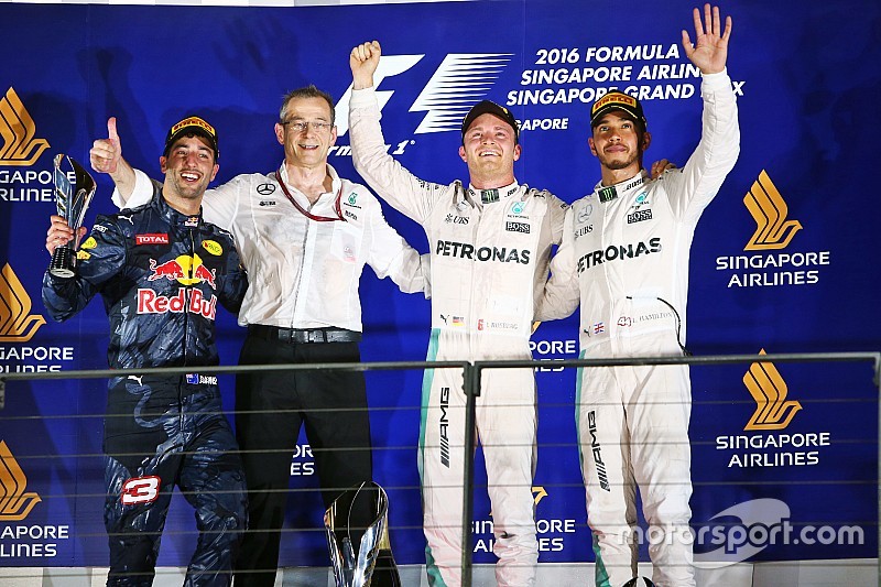 GP Singapura: Rosberg atasi tantangan Ricciardo untuk raih kemenangan