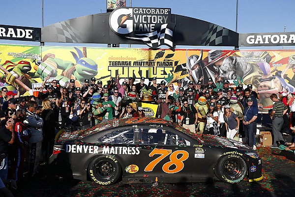 Dank letzter Gelbphase: Martin Truex Jr. gewinnt Chase-Auftakt in Chicago