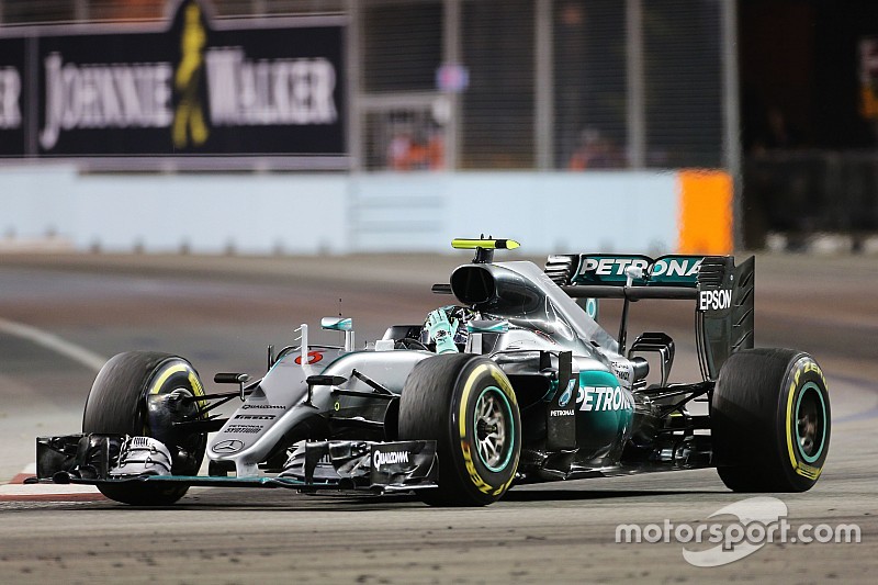 Race winner Nico Rosberg, Mercedes AMG F1 W07 Hybrid celebrates at the end of the race