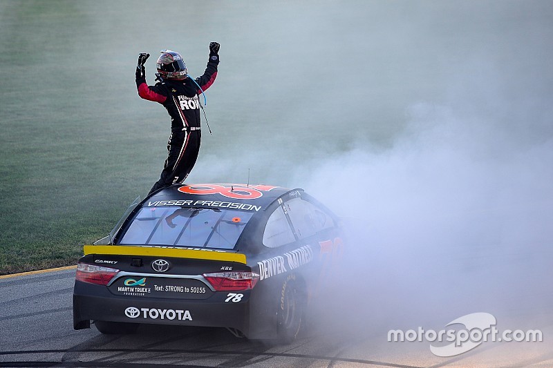 Le gagnant, Martin Truex Jr., Furniture Row Racing Toyota