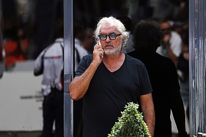 Verstappen lembra Alonso no início da F1, diz Briatore