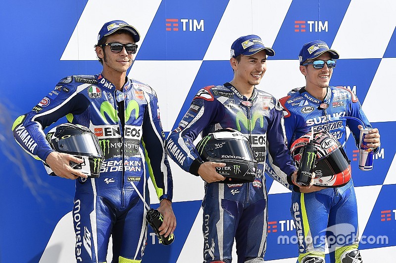 Ganador de la pole Jorge Lorenzo, Yamaha Factory Racing, segundo puesto clasificado Valentino Rossi,