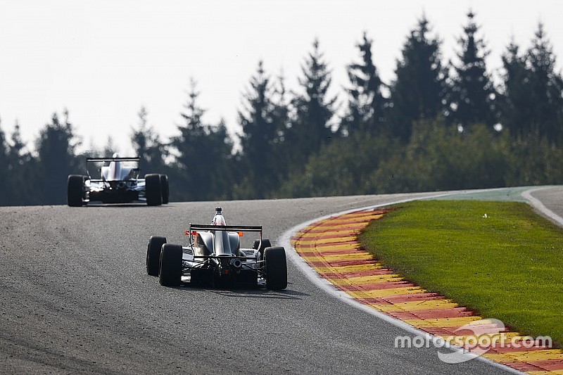 Hugo de Sadeleer conquista la prima vittoria in Gara 1 a Spa-Francorchamps