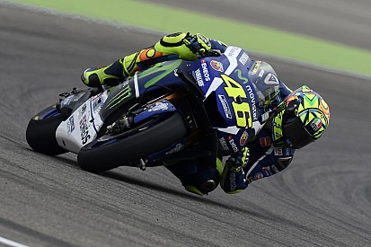 Rossi vê Márquez superior e diz que vai "brigar pelo pódio"