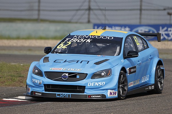 WTCC in Shanghai: Thed Björk erkämpft 1. Volvo-Sieg