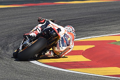 Teknik elbow-down kembali selamatkan Marquez