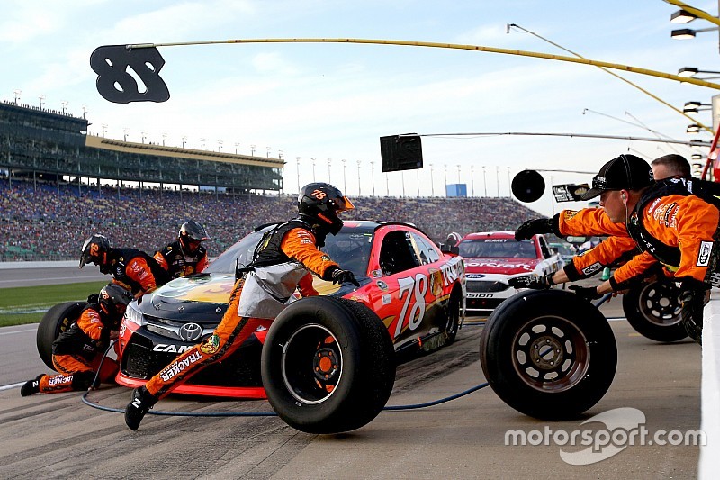 La NASCAR songe à réduire la taille des équipes dans les stands