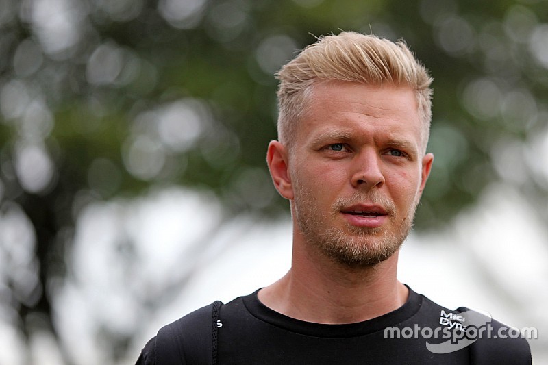 Magnussen kecewa dengan penundaan keputusan Renault