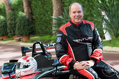 Alberto II di Monaco diventa... pilota in omaggio alla Venturi!