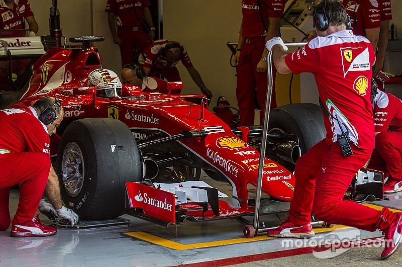 Los coches de los test no reflejan el downforce de 2017, dice Vettel