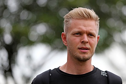 Magnussen admite frustração com indefinição na Renault