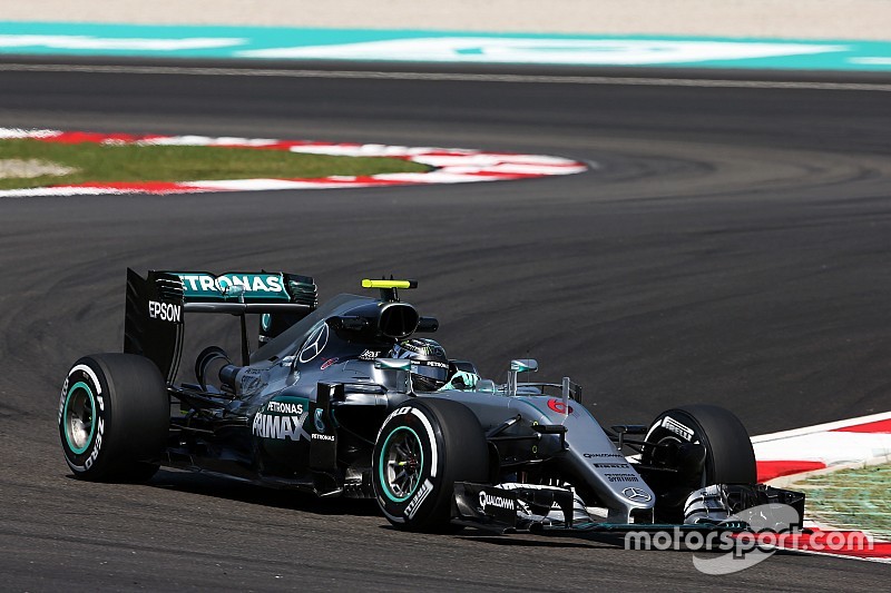 F1マレーシアGPFP1:トップはロズベルグ。マグヌッセンはマシン炎上