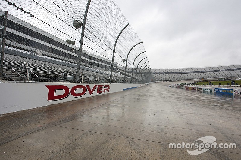 Keselowski en la pole en Dover gracias a la lluvia