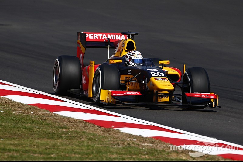 Golpe al campeonato: Giovinazzi líder