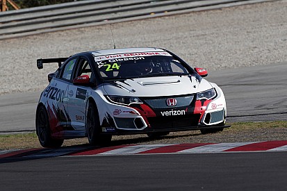 TCR Sepang: Gleason wint, olielek treft Pastorelli