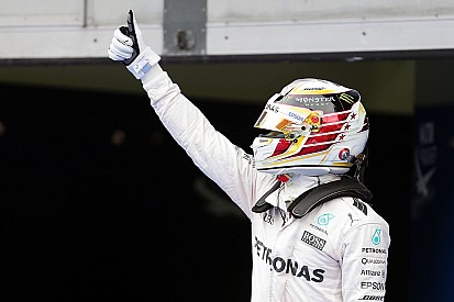 Hamilton overtuigend naar pole op Sepang, Verstappen derde