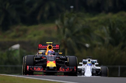 Verstappen na derde tijd: "Blij dat we de Ferrari's achter ons hebben gelaten"