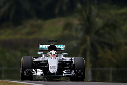 Hamilton comemora volta e avisa: “poderia ser mais rápida”