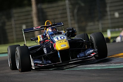 Kari derrota Stroll em Ímola; brasileiros abandonam